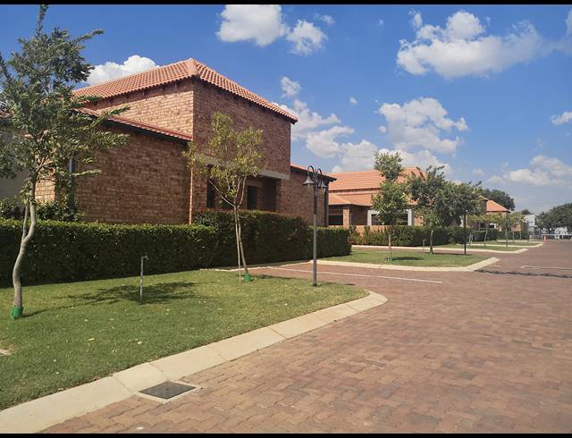 2 BEDROOM TOWNHOUSE FOR SALE IN EQUESTRIA
